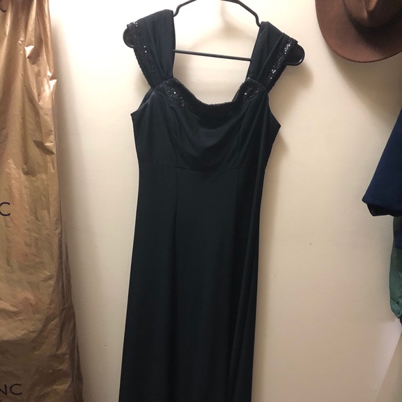 Black choir dress - Picture 2 of 3